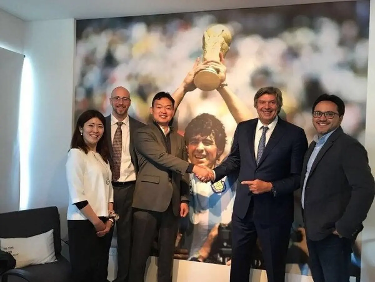 Maradona y Konami resuelven sus problemas de la mejor de las maneras