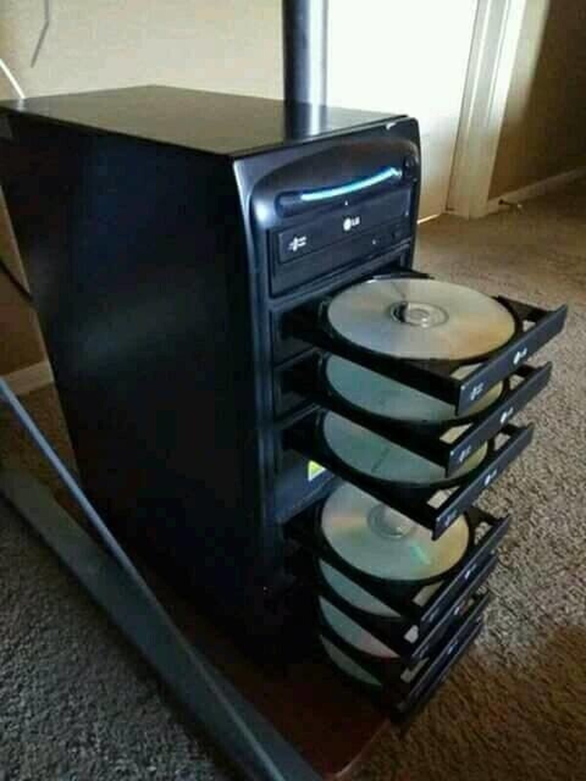 Cuando te comprabas un juego en físico y este traía 42 CDs de instalación