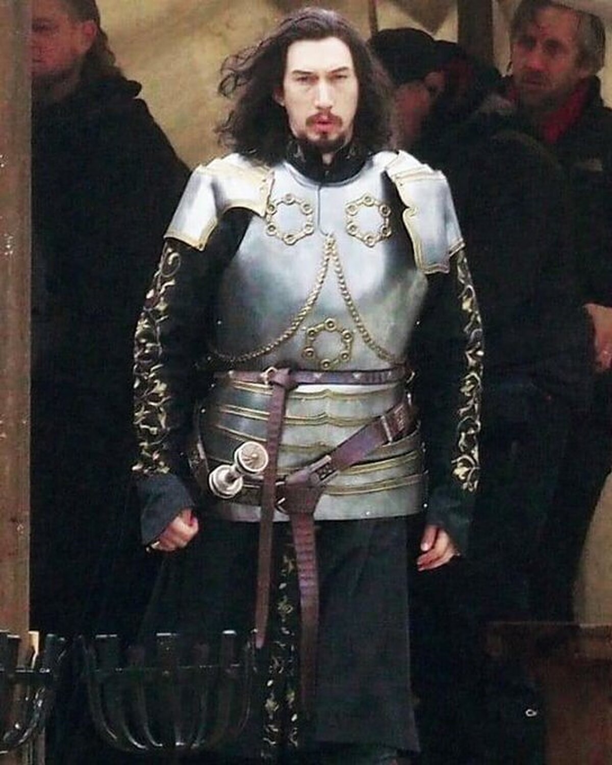 Primer vistazo a Adam Driver como Jacques Le Gris en el rodaje de "The Last Duel"