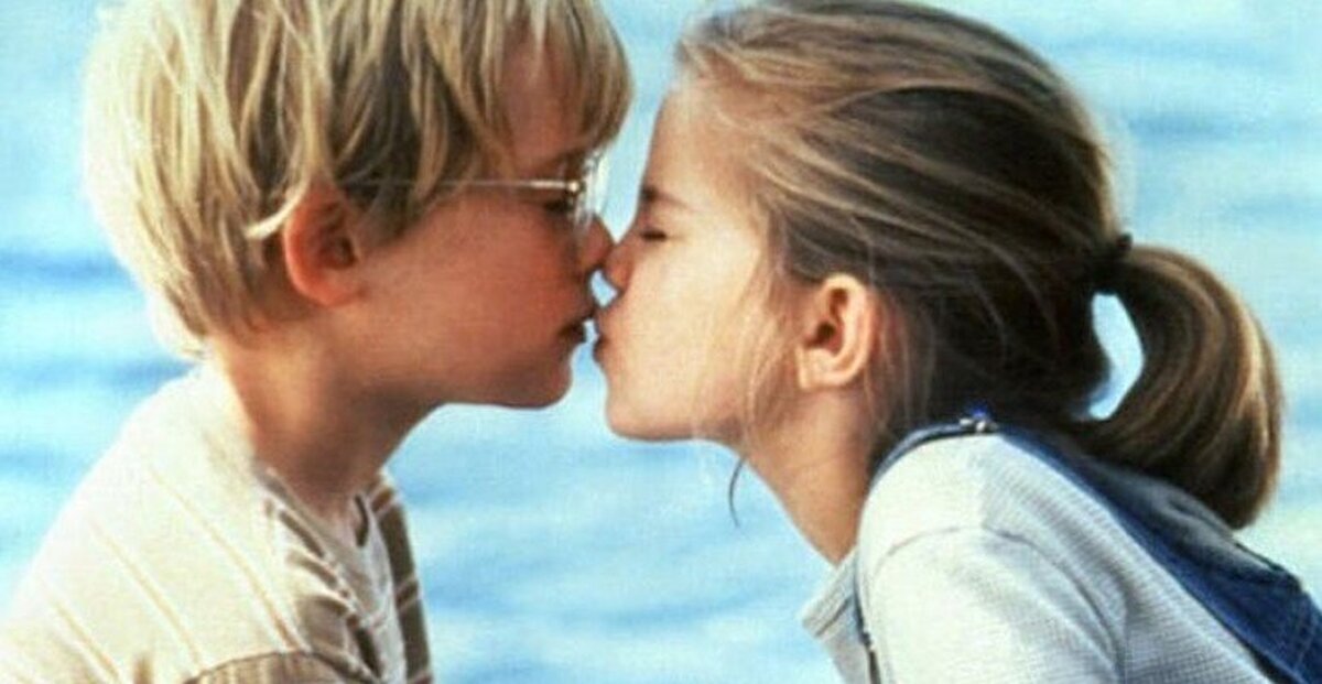En la película "My Girl" necesitaron 15 tomas para conseguir la buena, al parecer Macaulay le resultaba asqueroso.