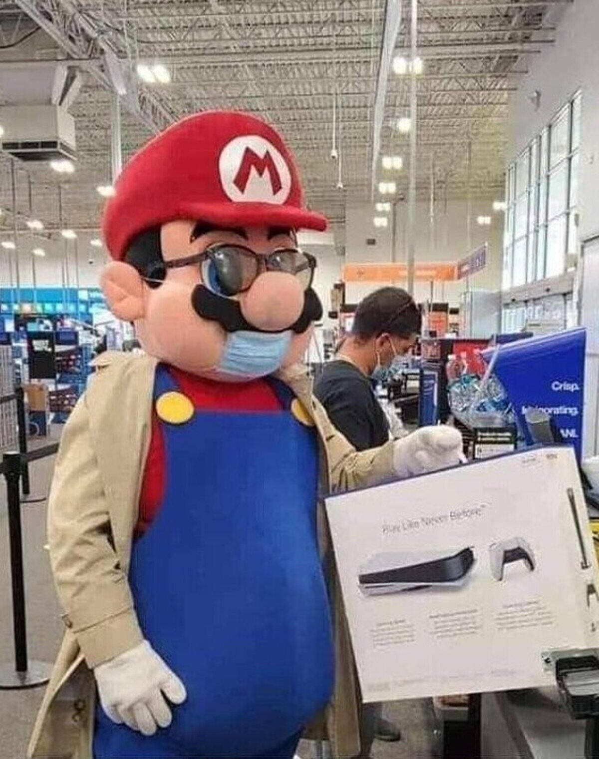 Ha ido a comprarla de incógnito
