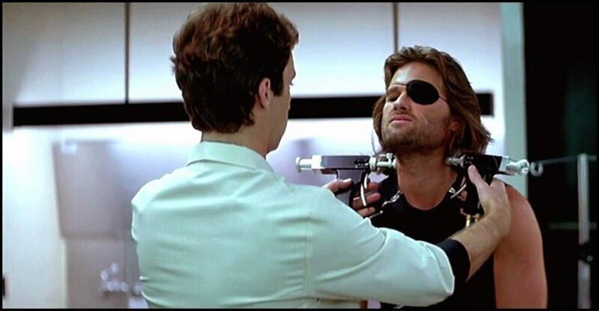 Snake Plissken no tiene tiempo para esperar una segunda dosis de la vacuna