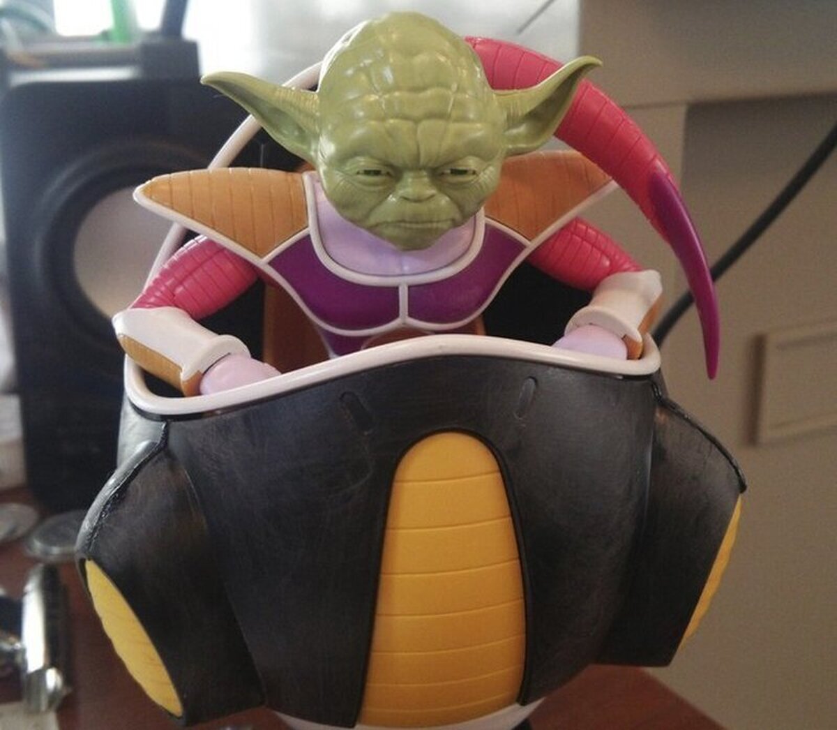 "Si te indigna Dragon Ball frágil tú eres ¿mmm?" 