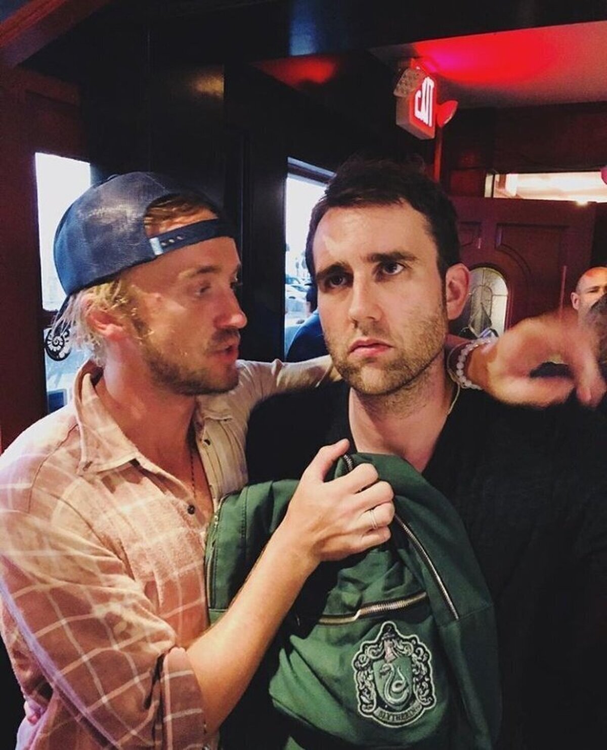 Tom Felton intentando convertir a Matthew Lewis en un Slytherin. Imposible no quererlos