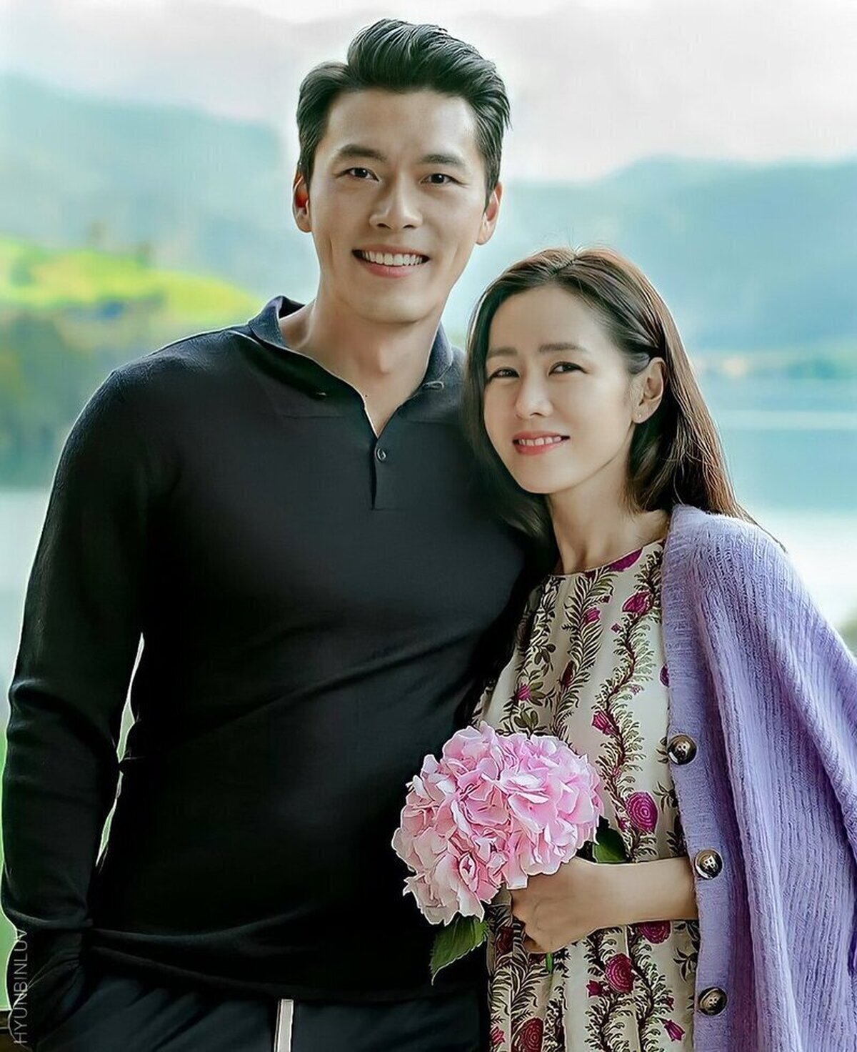 En Corea ahora mismo la gente se está despertando, vistiéndose y poniéndose bonita para acudir a la boda del año porQUE HYUN BIN Y SON YE JIN SE NOS CASAN EN UNAS HORAS