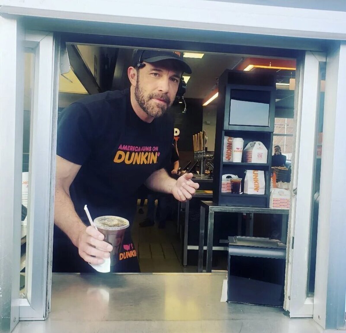 De esto que vas a un Dunkin' Donuts y te atiende Ben AffleckSpoiler: Estaba rodando un anuncio  