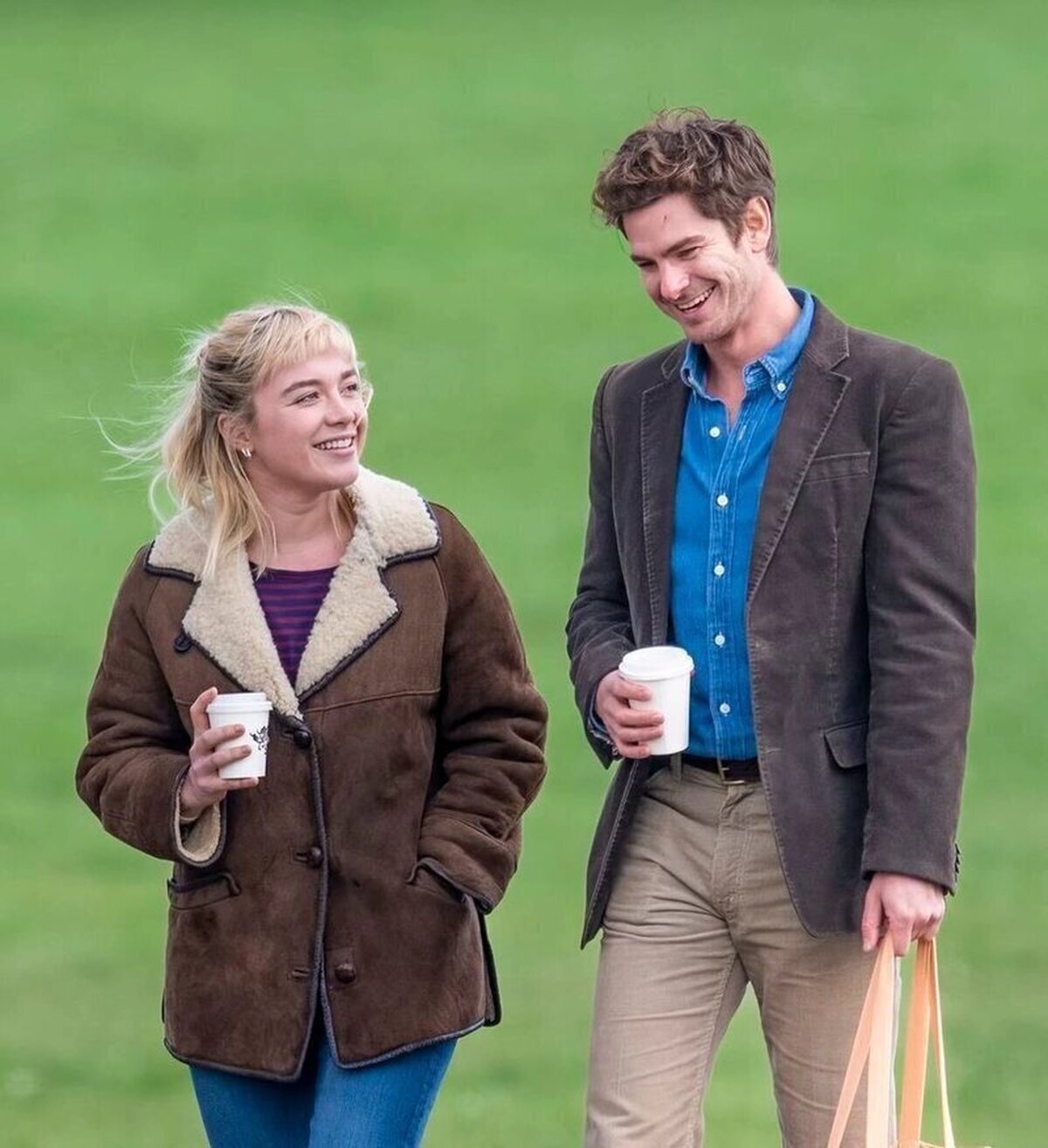 Andrew Garfield y Florence Pugh rodando juntos ???.Será una comedia romántica llamada: 'We Live In Time'.¡HEMOS GANADO GENTE ?!  
