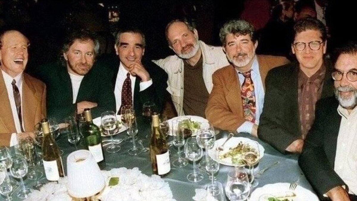 Esta foto no deja de fascinarme. De izquierda a derecha, Howard, Spielberg, Scorsese, De Palma, Lucas, Zemeckis y Coppola