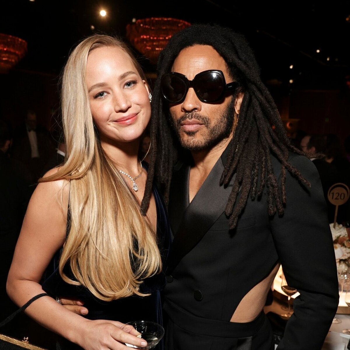 Jennifer Lawrence y Lenny Kravitz en los #GoldenGlobes2024