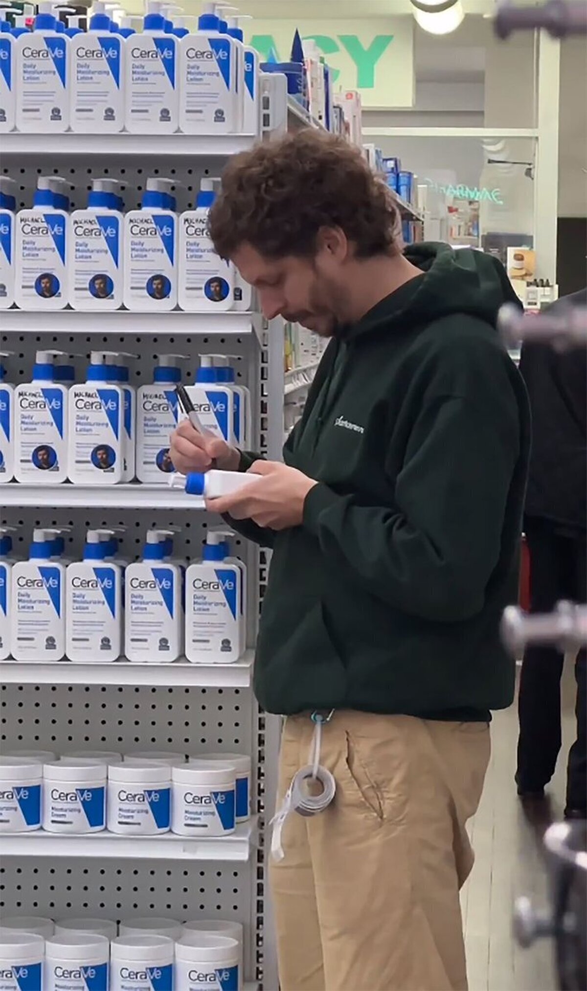 Dios creó a los hombres y como disculpa, hizo a michael cera