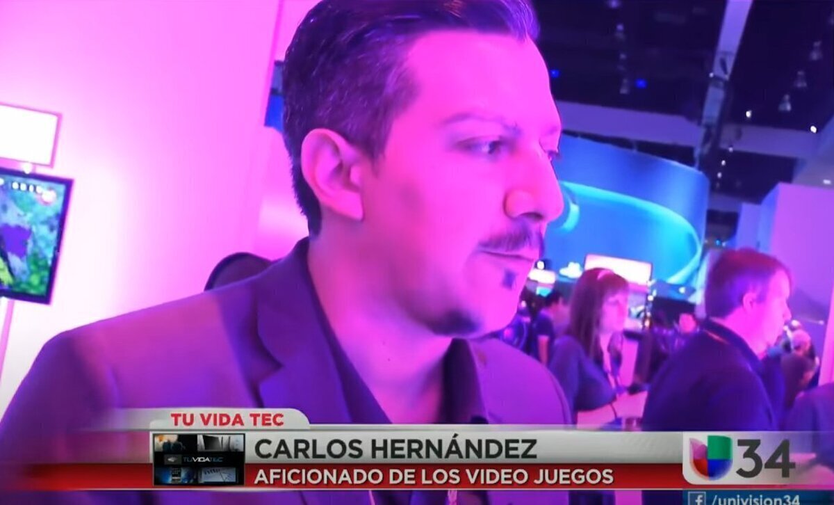 *Carlos Hernández, aficionado de los videojuegos"
