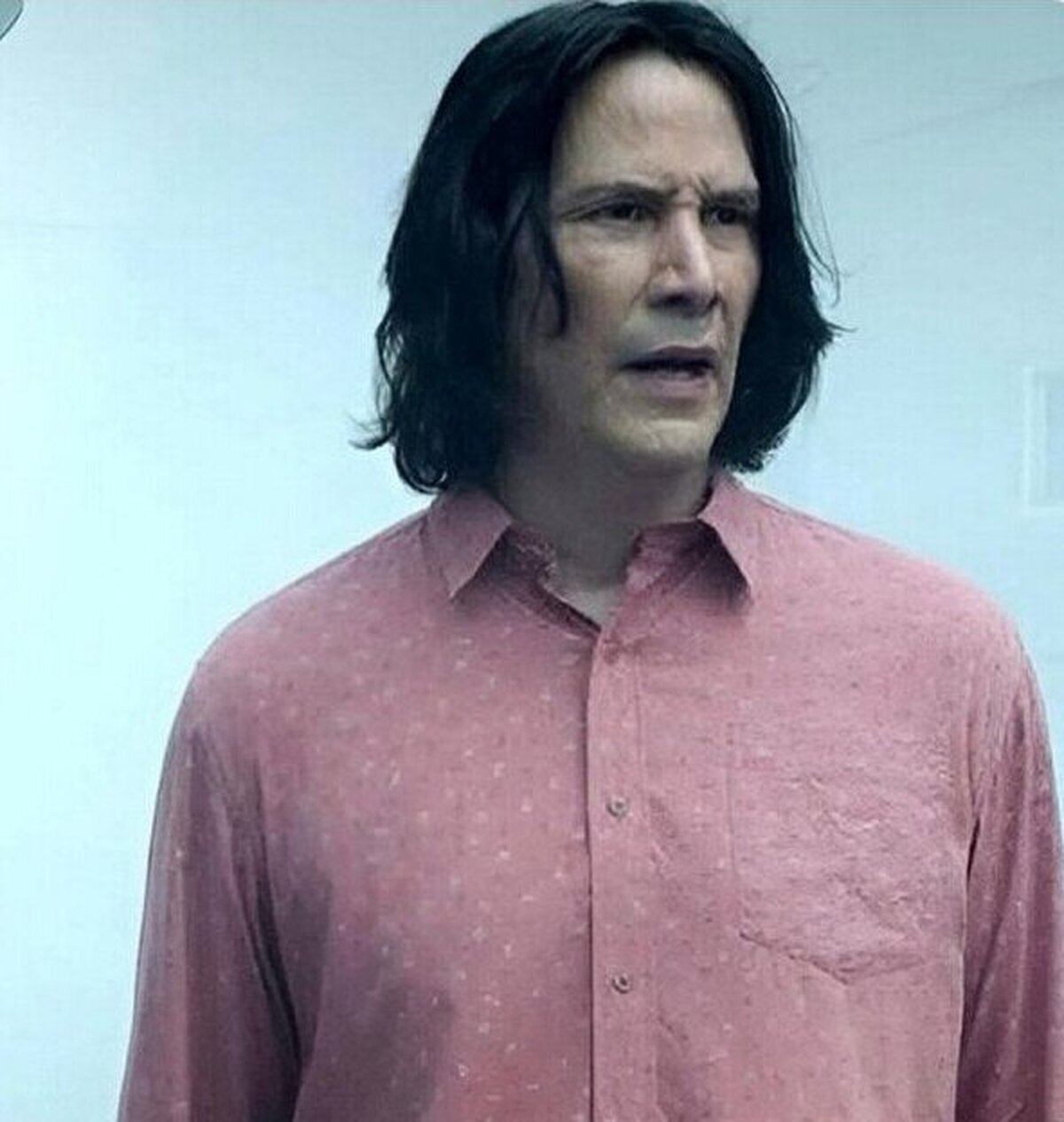 Keanu Reeves afeitado parece que va a quitarle 50 puntos a Gryffindor