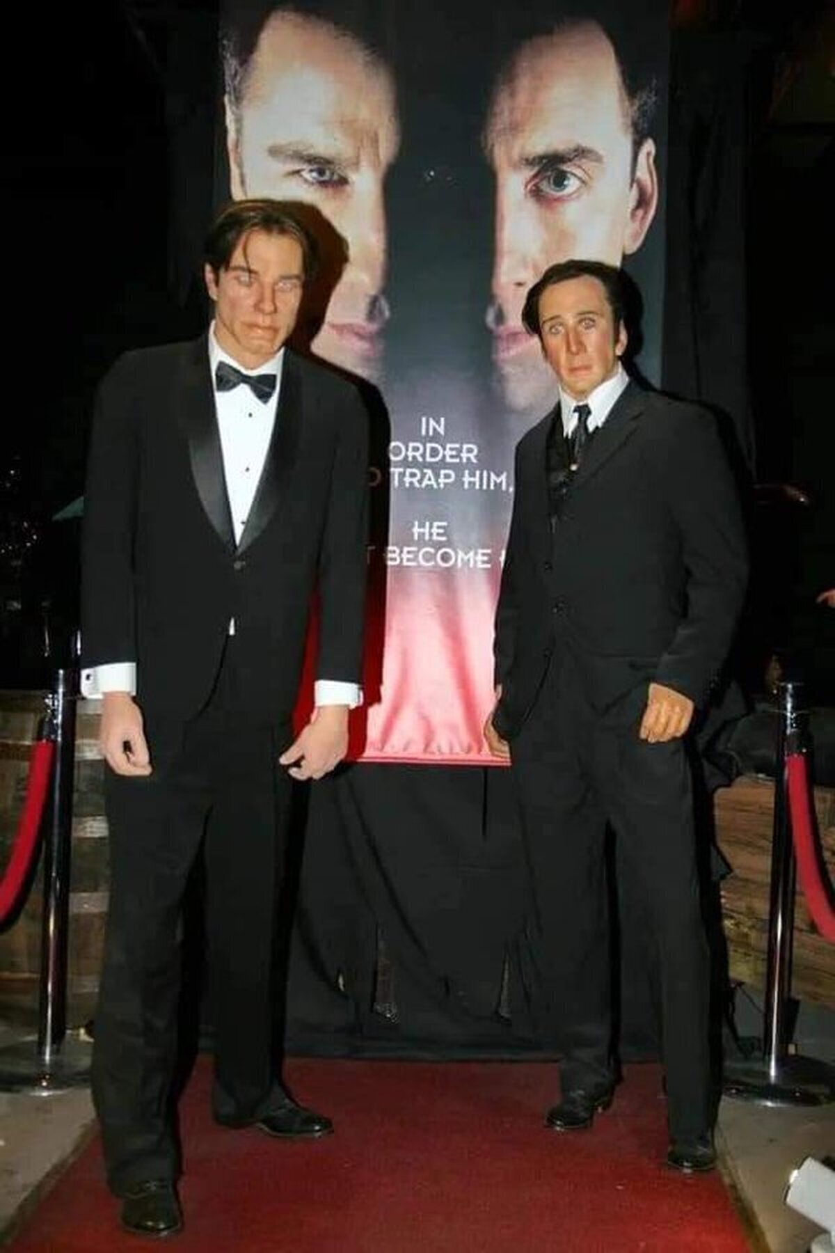 Figuras de cera de Nicolas Cage y John Travolta.... por @brucebatman007