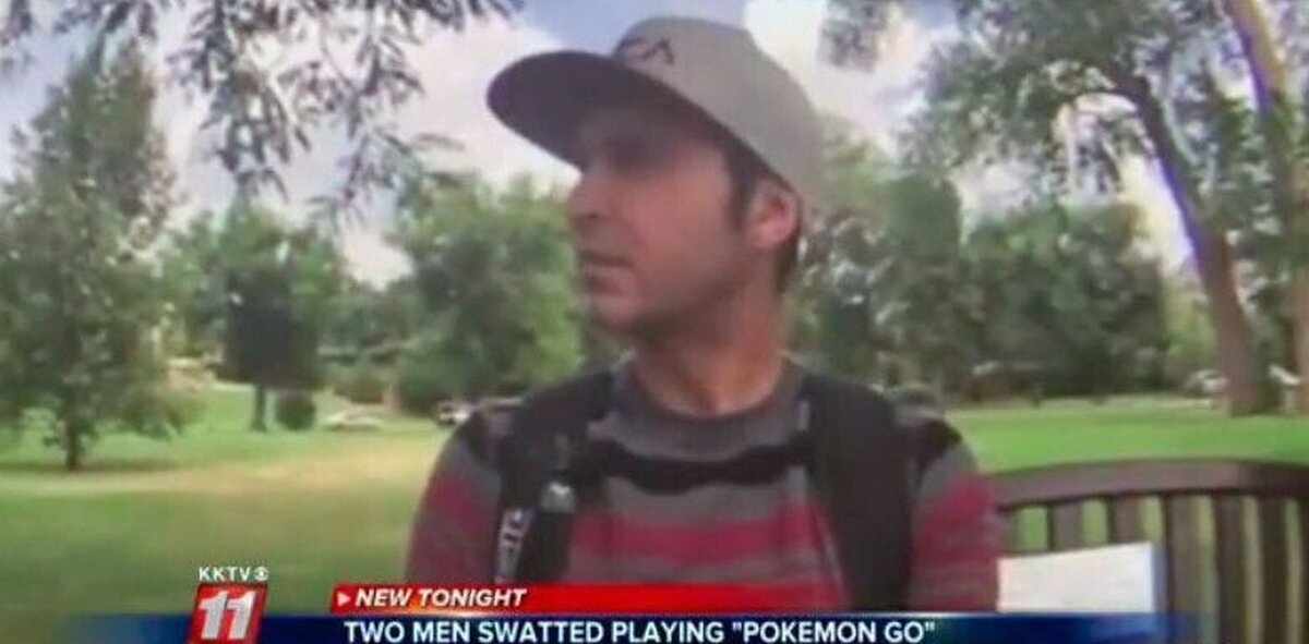 Recibe la visita de los SWAT mientras jugaba a Pokémon GO en directo