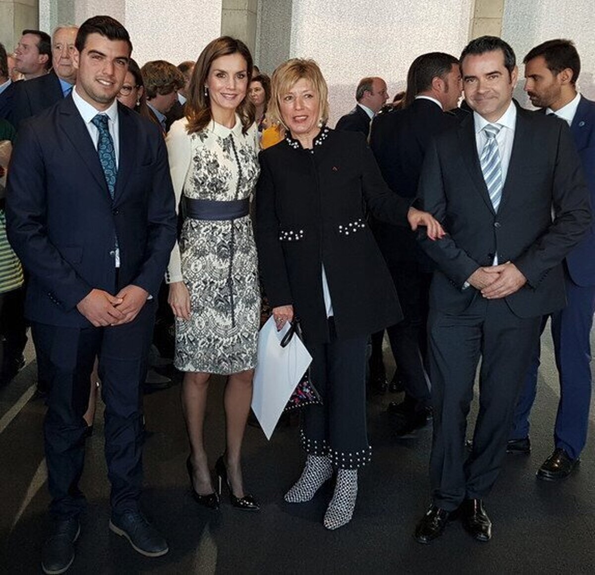 La Reina Doña Letizia entrega un premio a Survival, un videojuego español