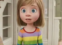 Riley intenta ponerse la ropa de la primera película y ya no le queda bien. Por @Indie5051