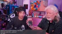 Al CEO de Twitch se le cuelan un par de pechos en un directo mientras enseñaba novedades de la plataforma