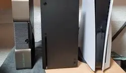 Así se ve una RTX 4090 al lado de una Series X y una PS5