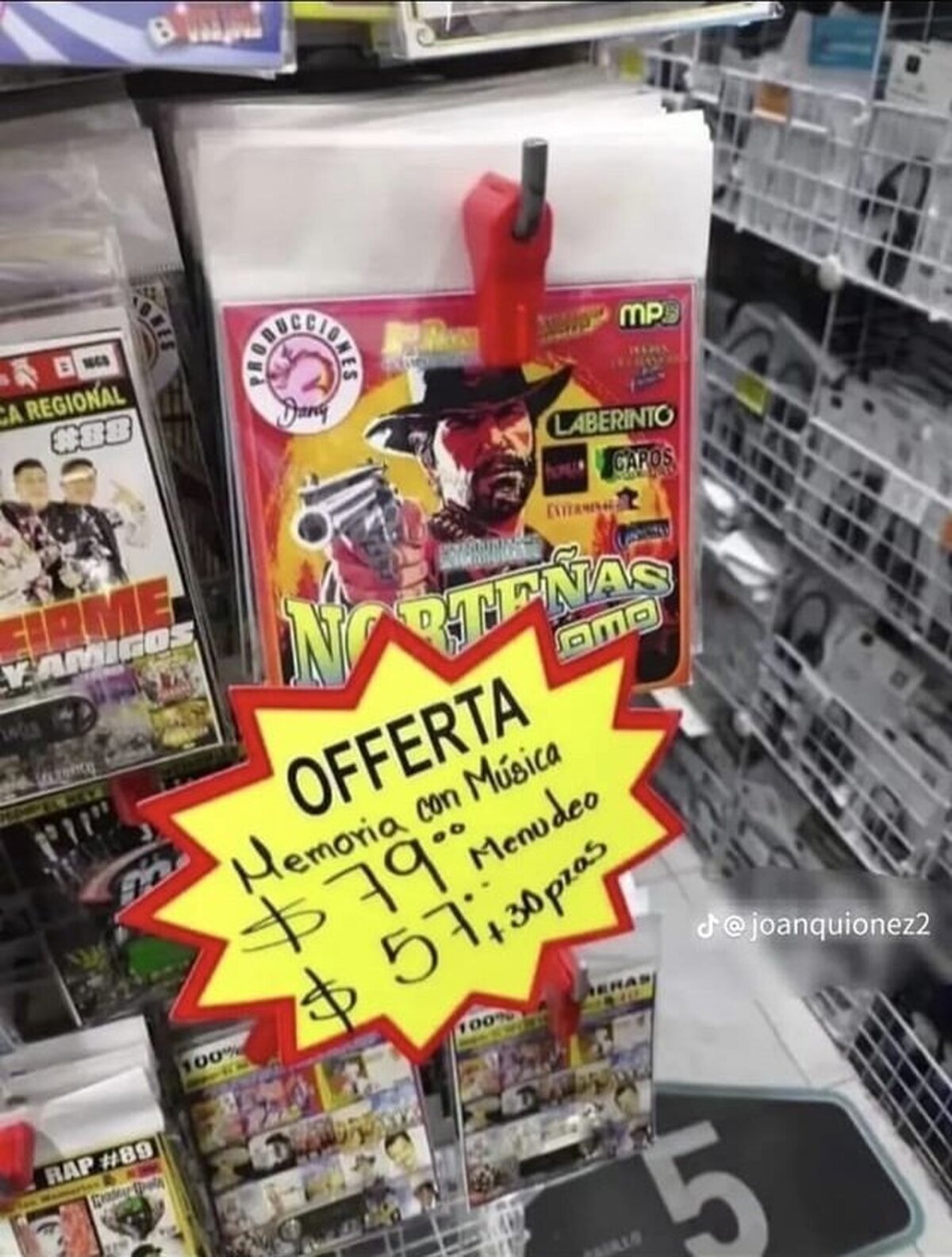 El Arthur haciendo publicidad...