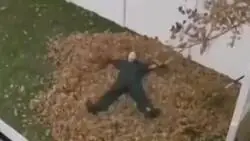 Recordaba esta escena algo más corta. Será la edad...
