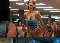 Jamie Lee Curtis regalándonos dos escenas calcadas con dos décadas de diferencia