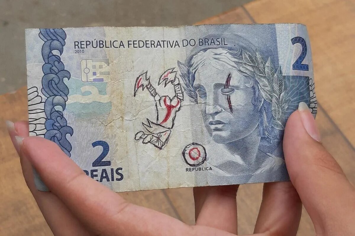 Pues sí que se parece al coloso de Rodas