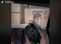 Un mouse que viene con aimbot integrado. Tristísimo.