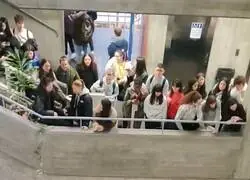 Brutal: Con estos cánticos recibió la Complutense a su alumna ilustre Isabel Díaz Ayuso