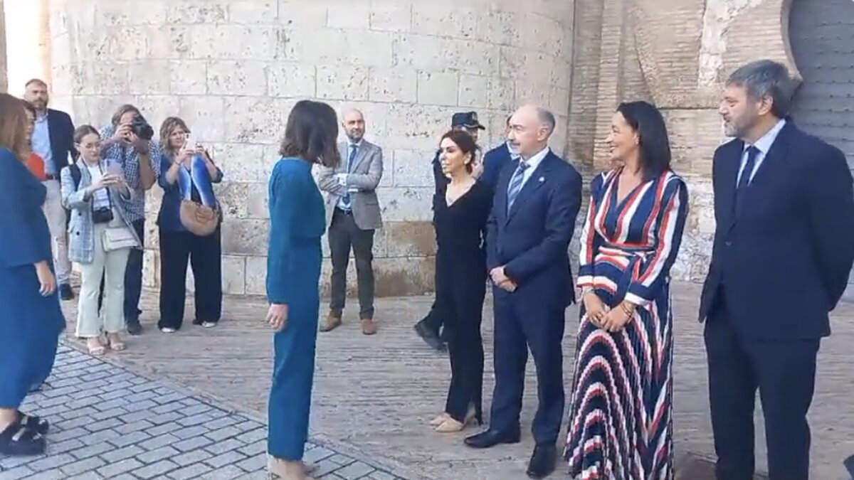 Marta Fernández (VOX) niega el saludo a Irene Montero