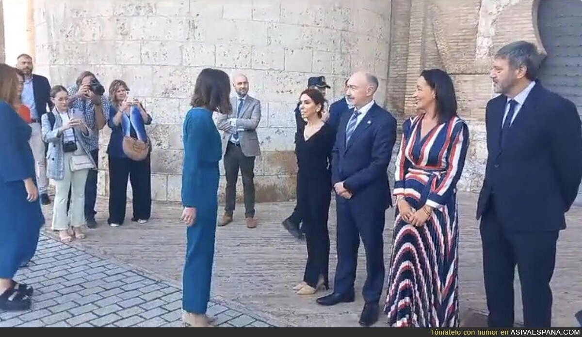 Marta Fernández (VOX) niega el saludo a Irene Montero