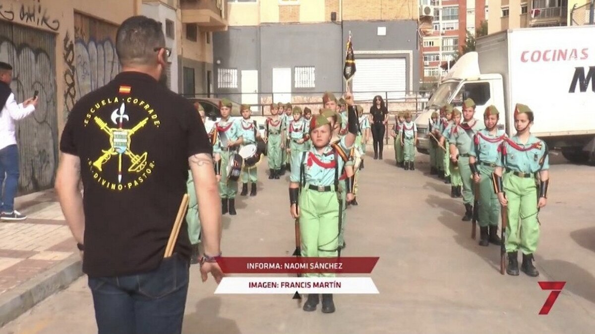 Polémica imagen de niños desfilando para la Legión en Málaga