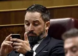 Santiago Abascal posteando fotos donde no haya negros