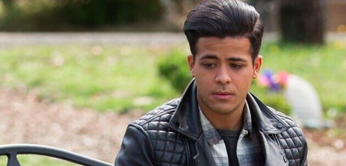 Tony defiende Por 13 razones de aquellos que la critican por embellecer el suicidio