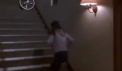 Nomino esta como la última gran escena del cine de Humor absurdo.