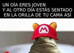 Allí sentado mirando a la nada