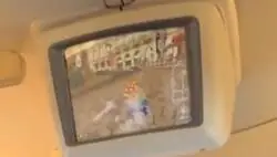 Estos tipos hackearon la pantalla de un avión para jugar Mario Kart