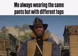Yo vistiendo los mismos pantalones con un top distinto